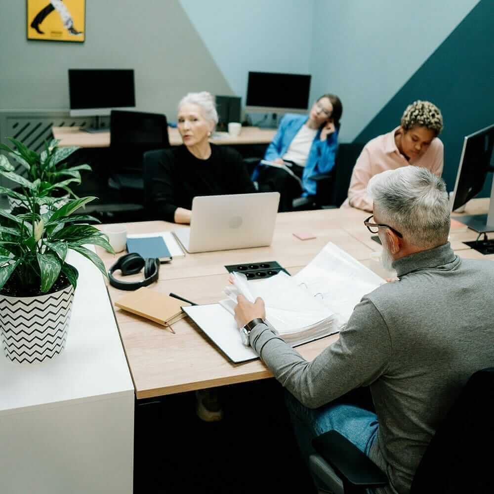 e-postadresser till nystartade företag Raymond Media kontor